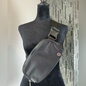 💣Lululemon Everywhere Belt Bag Black Fanny Pack